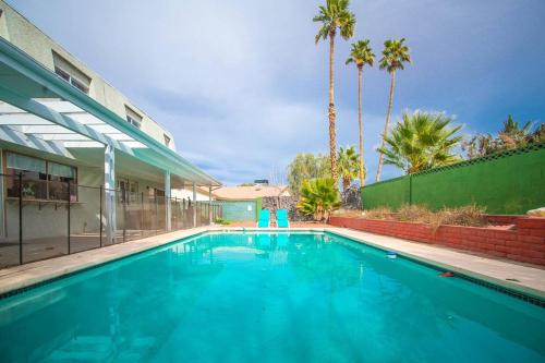 Lagoon Paradise Las Vegas 4 Bd with Pool! Main image 1